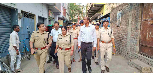 बकरीद को लेकर लखीसराय में प्रशासन अलर्ट, डीएम-एसपी के नेतृत्व में निकला फ्लैग मार्च